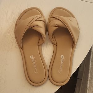 Gorgeous tan/beige flat sandals- excellent condition size 39